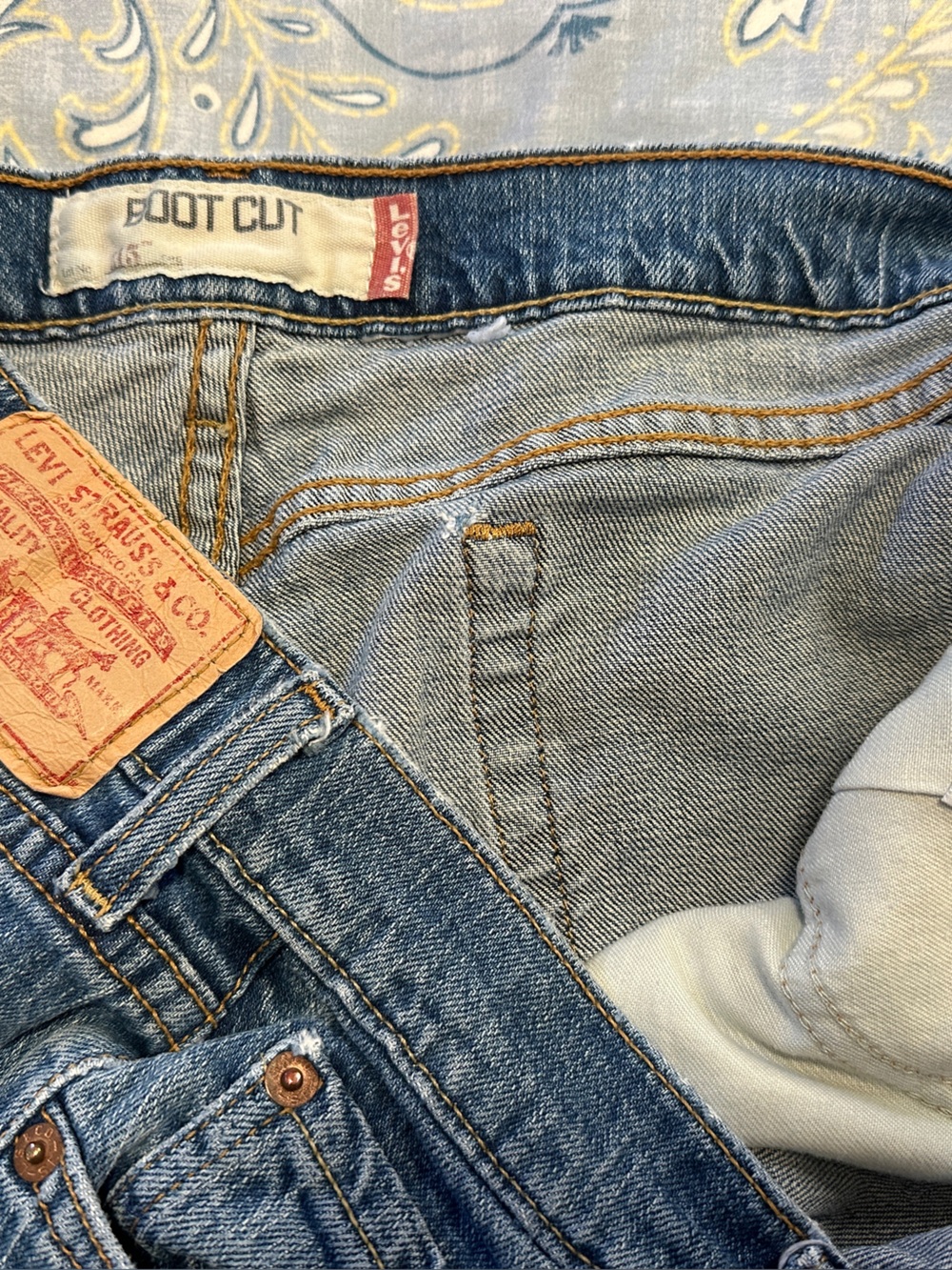 Levi's Men's Bootcut Jeans - Classic Medium Blue Denim 14L
